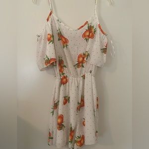 Beautiful NWT lined Romper size Large. 🍊
